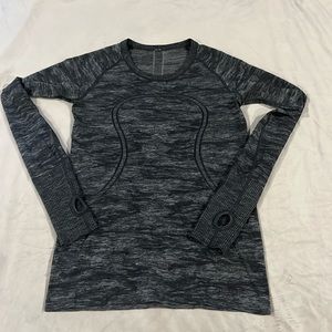 Size 8 Lululemon long sleeve swiftly tech top